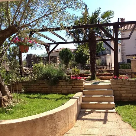 Juli's Place *