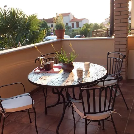 Juli's Place *