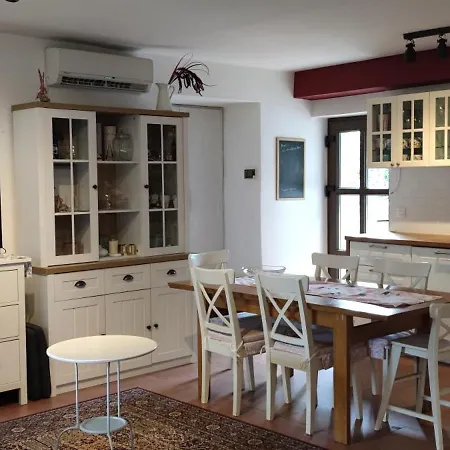 Juli's Place * ロヴィンスコ・セロ